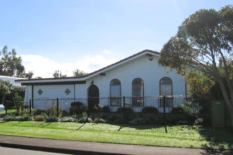 Photo of property in 5 Edgewater Grove, Orewa, 0931