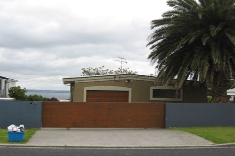 Photo of property in 1352 Whangaparaoa Road, Army Bay, Whangaparaoa, 0930