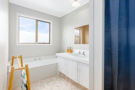 Photo of property in 68 Kahu Road, Paremata, Porirua, 5024