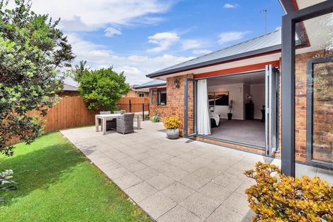 Photo of property in 51 Sapperton Drive, Henderson, Auckland, 0612