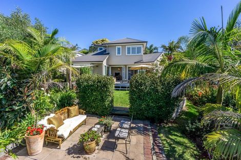 Photo of property in 11a Rodney Road, Northcote Point, Auckland, 0627