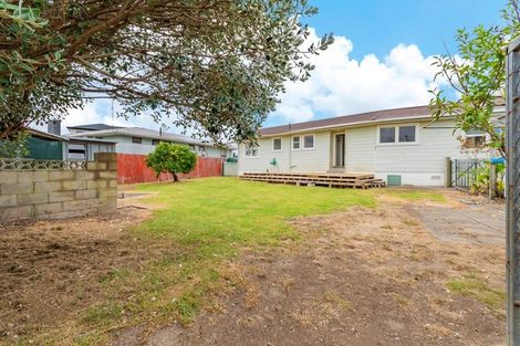 Photo of property in 3 Mountbatten Place, Papakura, 2110