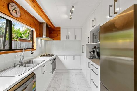 Photo of property in 2/24 Kaipatiki Road, Glenfield, Auckland, 0629