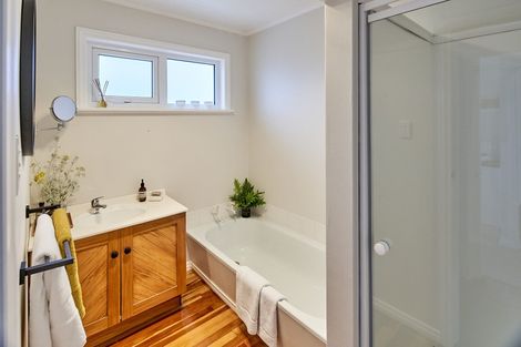 Photo of property in 16 Raynham Way, Silverstream, Upper Hutt, 5019