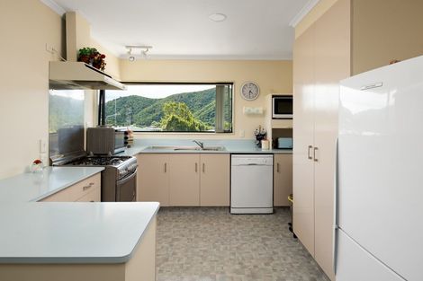 Photo of property in 108 Moana View Road, Waikawa, Picton, 7220