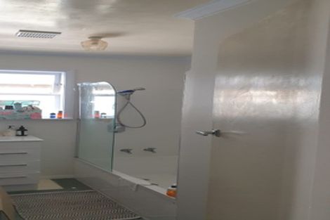 Photo of property in 28 Gibbons Street, Upper Hutt Central, Upper Hutt, 5018