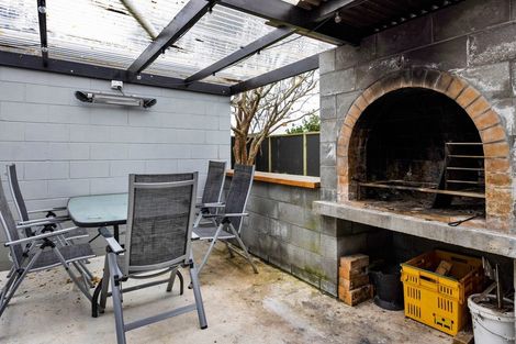 Photo of property in 4 Douglas Street, Hawera, 4610