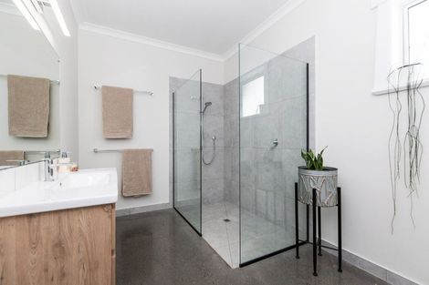 Photo of property in 92 Tukapa Street, Westown, New Plymouth, 4310