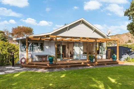 Photo of property in 137 Wellington Road, Paekakariki, 5034