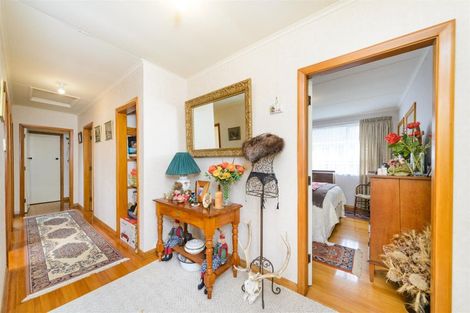 Photo of property in 27 Holland Crescent, Bulls, 4818