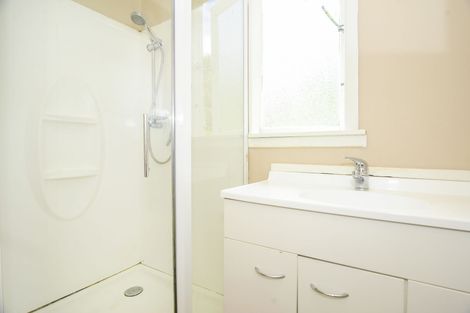 Photo of property in 25 Hollywood Avenue, Titirangi, Auckland, 0604