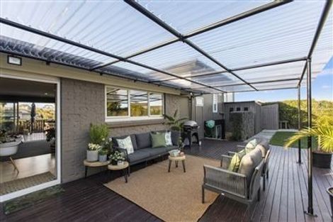 Photo of property in 5 La Perouse Street, Botany Downs, Auckland, 2010