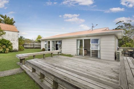 Photo of property in 4/23 Luckens Road, West Harbour, Auckland, 0618