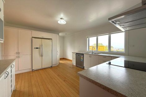 Photo of property in 939 East Coast Road, Torbay, Auckland, 0630