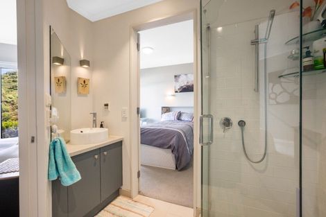 Photo of property in 11 Curnow Way, Kaiwharawhara, Wellington, 6035