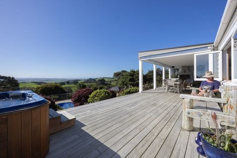 Photo of property in 10 Kaipara View Road, Helensville, 0875