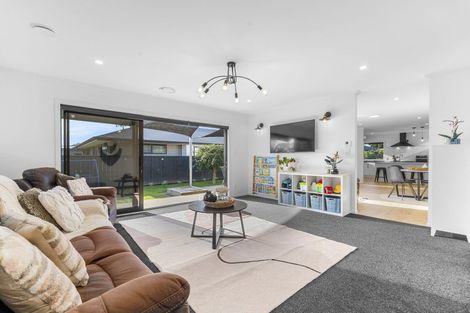 Photo of property in 23 Dreaver Drive, Waitara, 4320