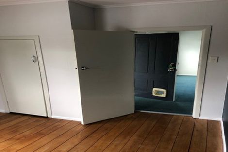 Photo of property in 51 Onewa Road, Northcote, Auckland, 0627