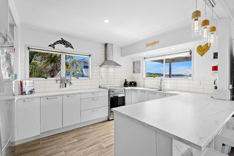 Photo of property in 9 Kauri Crescent, Snells Beach, 0920