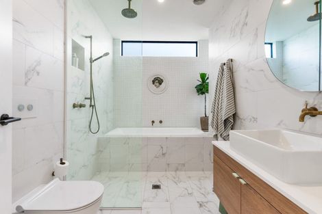 Photo of property in 1/14 Colonial Road, Birkenhead, Auckland, 0626