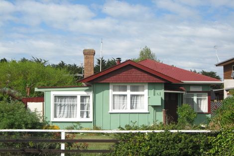 Photo of property in 17 Cross Street, Waikuku Beach, 7473
