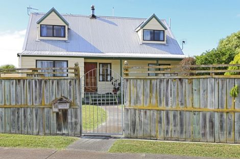 Photo of property in 18 Duckworth Crescent, Greenmeadows, Napier, 4112