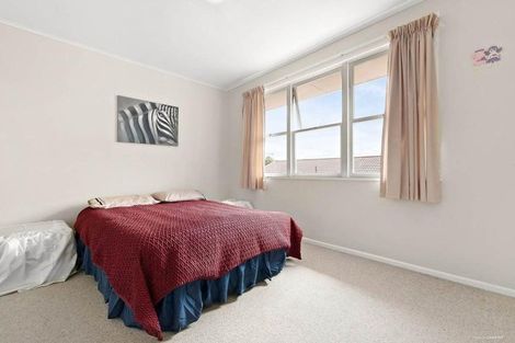 Photo of property in 18 Renwick Street, Papakura, 2110