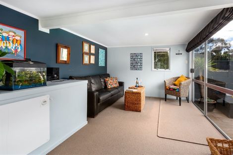 Photo of property in 19 Oak Avenue, Paremata, Porirua, 5024