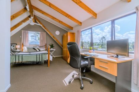 Photo of property in 4/76 Kaurilands Road, Titirangi, Auckland, 0604