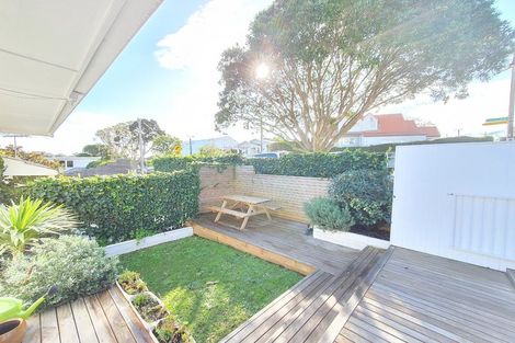 Photo of property in 2/121 Atkin Avenue, Mission Bay, Auckland, 1071