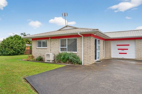 Photo of property in 41 Edgewater Parade, Waiuku, 2123