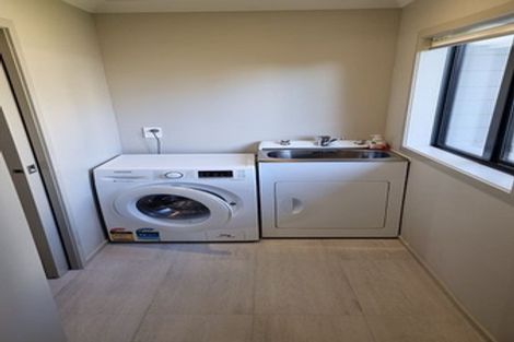 Photo of property in 25 Brindle Way, Newlands, Wellington, 6037