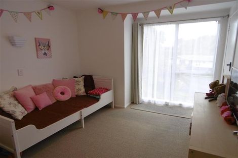 Photo of property in 14 Lombardy Place, Whalers Gate, New Plymouth, 4310