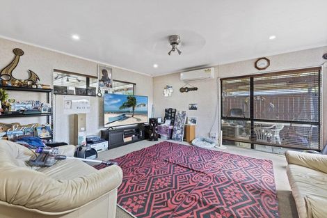 Photo of property in 32 Trimdon Street, Randwick Park, Auckland, 2105