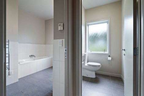 Photo of property in 33 Oram Drive, Turitea, Palmerston North, 4472