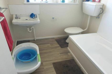 Photo of property in 3-5 Carbine Road, Mount Wellington, Auckland, 1060