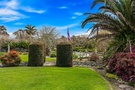 Photo of property in 41 Whangaparaoa Road, Red Beach, 0932