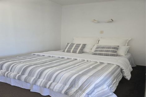 Photo of property in Churchill Flats, 213 The Terrace, Wellington Central, Wellington, 6011