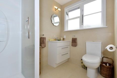 Photo of property in 57 Old Lake Road, Narrow Neck, Auckland, 0624