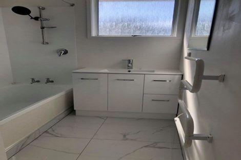 Photo of property in 1/84 Greenslade Crescent, Northcote, Auckland, 0627