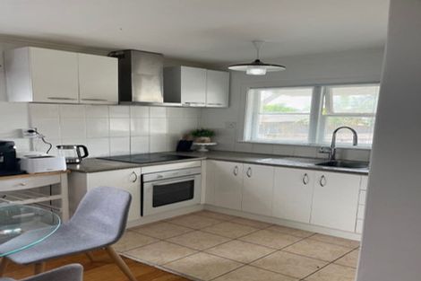 Photo of property in 8 Harry Ward Place, Henderson, Auckland, 0610