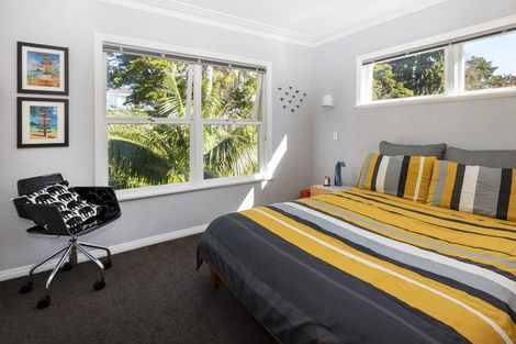 Photo of property in 2 Pleasant Place, Mellons Bay, Auckland, 2014