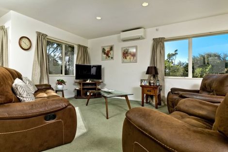 Photo of property in 133 Awaroa Road, Sunnyvale, Auckland, 0612