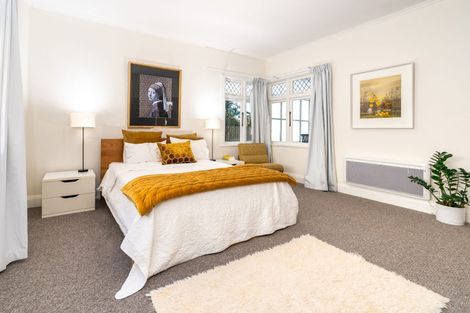 Photo of property in 37 The Crescent, Roseneath, Wellington, 6011