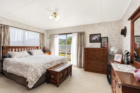 Photo of property in 8 Radiata Grove, Brown Owl, Upper Hutt, 5018