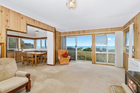 Photo of property in 25 Domain Crescent, Muriwai, Waimauku, 0881