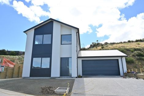 Photo of property in 42 Domett Street, Newlands, Wellington, 6037