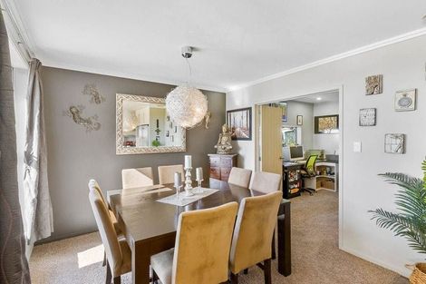 Photo of property in 121 Carlisle Road, Northcross, Auckland, 0632