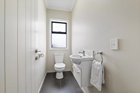 Photo of property in 11 Links Drive, Waiwhakaiho, New Plymouth, 4312