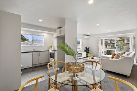 Photo of property in 2/8 Selwyn Crescent, Forrest Hill, Auckland, 0620